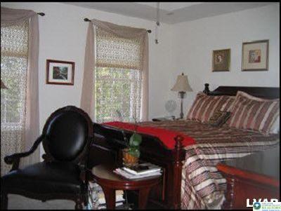 Photo - 411 S Oak St