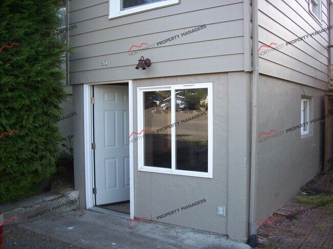 Building Photo - r70c Unit #2