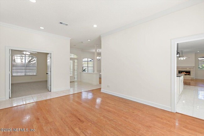 Photo - 639 Queens Harbor Blvd