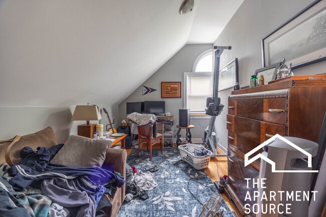 3023 N Oakley Ave Unidad 2A