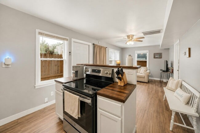 Photo - 609 Sealy Ave