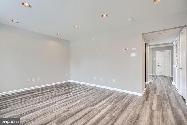 Photo - 209 Bridge Dr