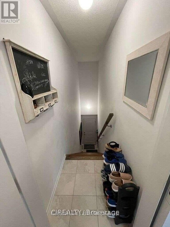 Photo - 2480 Post Rd