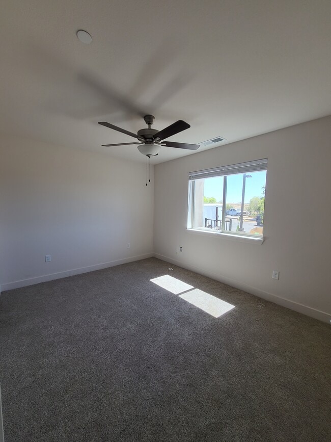 Photo - Lava Ridge Apartments