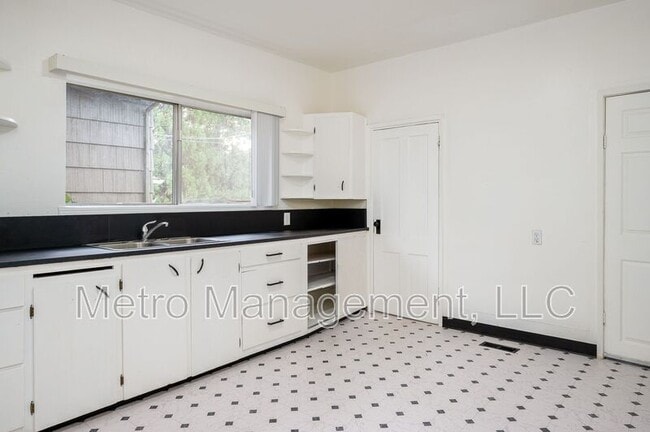 Photo - 6824 SE Long St