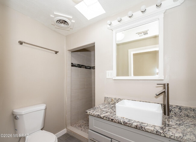 Photo - 810 E Linden St