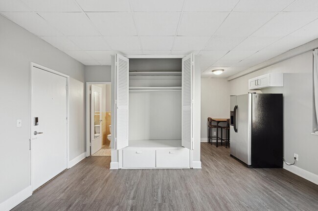 Photo - Barbizon Apartments