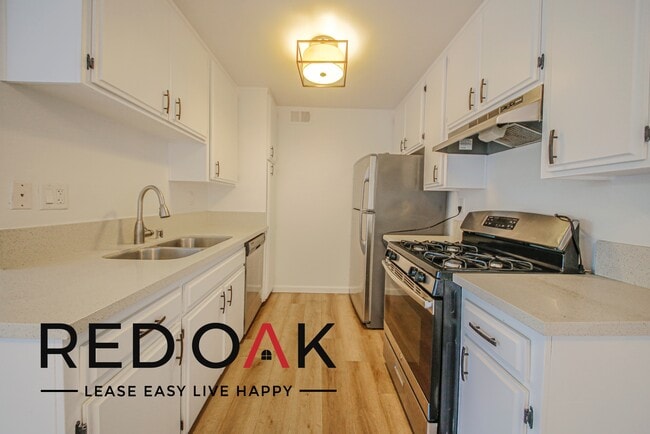 Photo - 11817 Victory Blvd Unidad 210