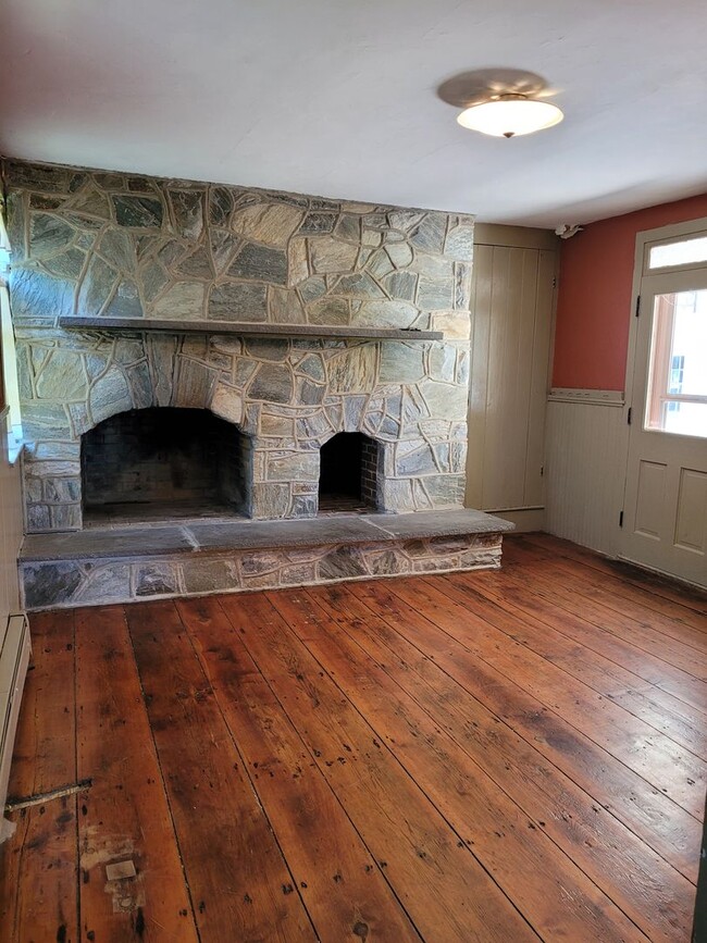 Photo - 3 Bedroom Farm house-Penn Manor