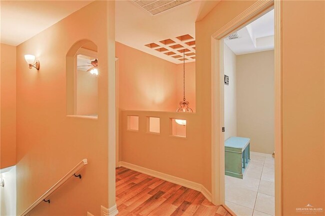 Photo - 30 S 48th Ln