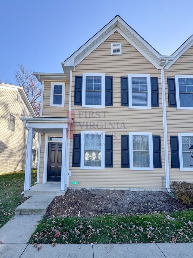 Building Photo - Two story townhouse w/ 3 bedrooms,2.5 baths