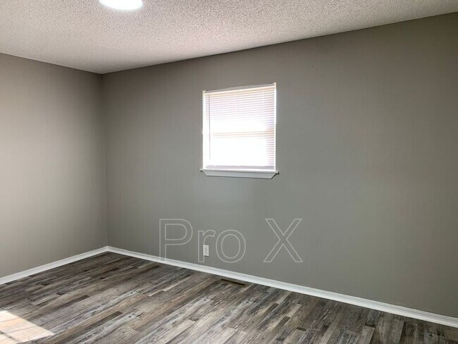 Photo - 3037 W 15th St Unit MO 64801