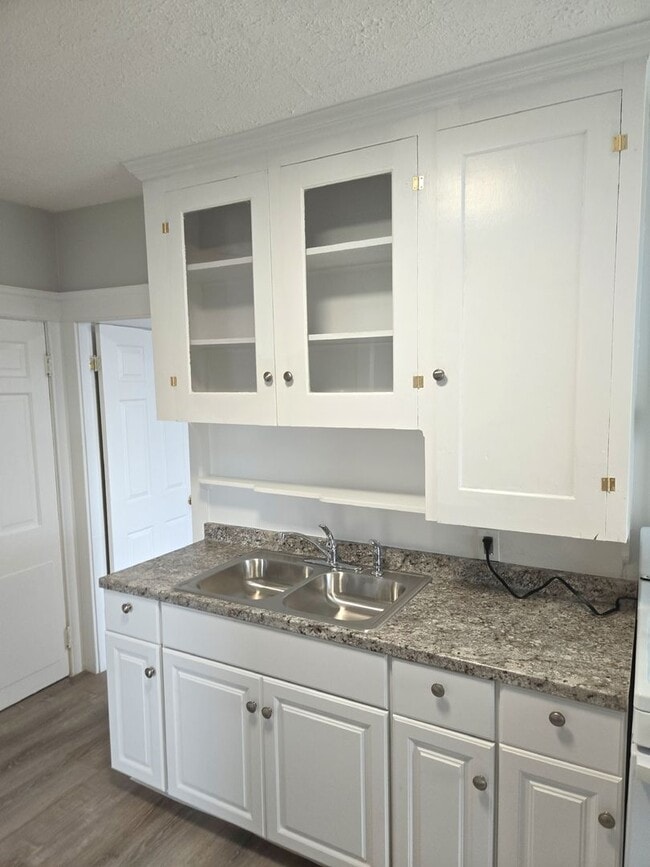 161 Montgomery St Unit 8