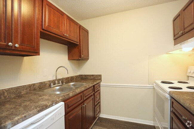 Photo - Hanover Court Apartments