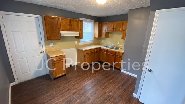 Kitchen - 4406 Waymire Ave