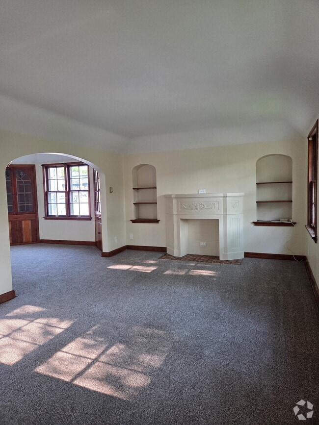 Building Photo - 3122 N 49th St Unit 49th St Upper Rental