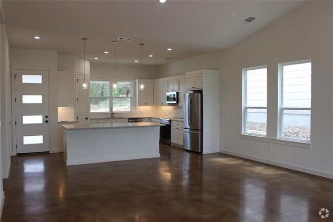 Building Photo - 830 Oak Ln Rental