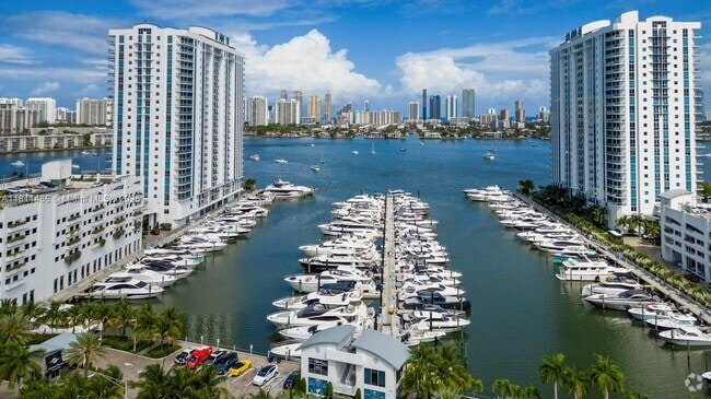 Building Photo - 17301 Biscayne Blvd Unit 2305 Rental