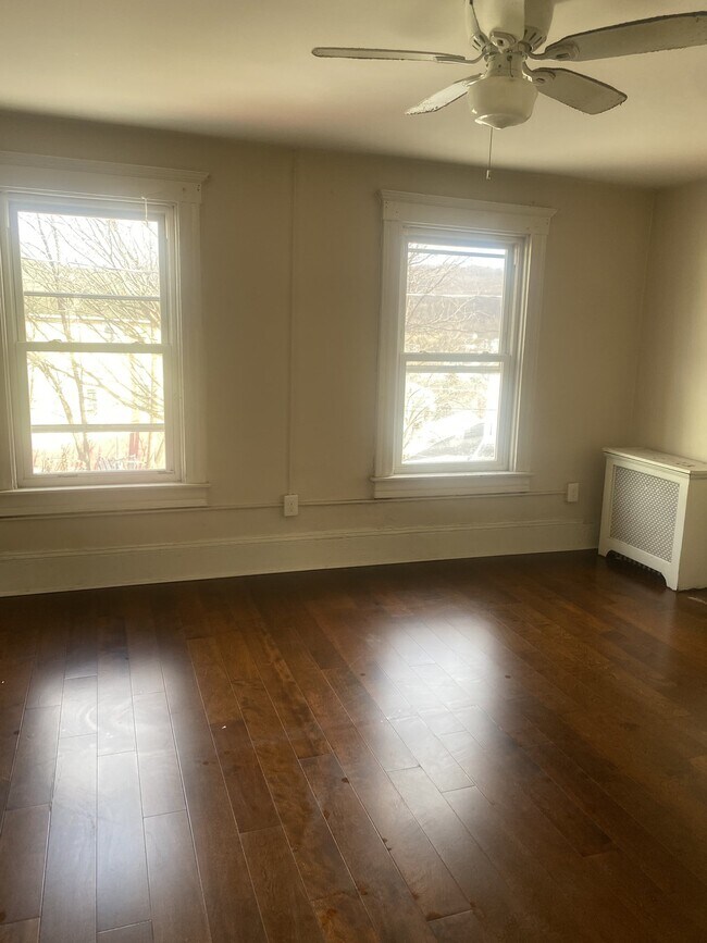 Photo - 29 Oakwood Ln