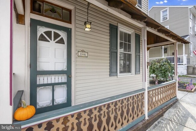 Photo - 146 Hall St