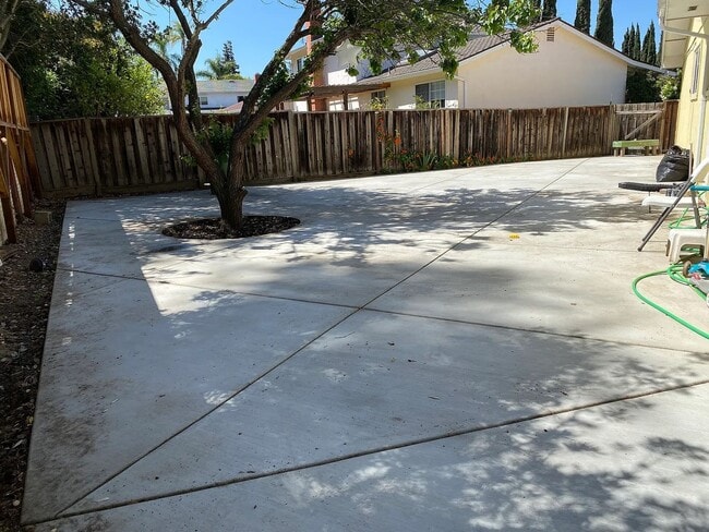 Photo - $4500 -- BEAUTIFUL 4BED HOME IN MISSION VA...