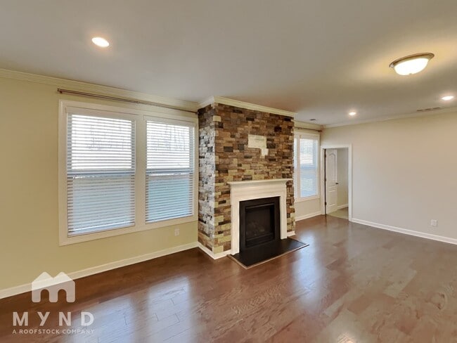 Photo - 1019 Willowcroft Dr