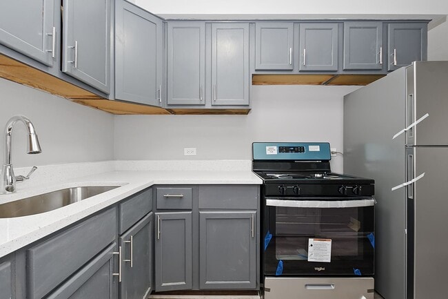 Photo - 7806-7812 S Troy