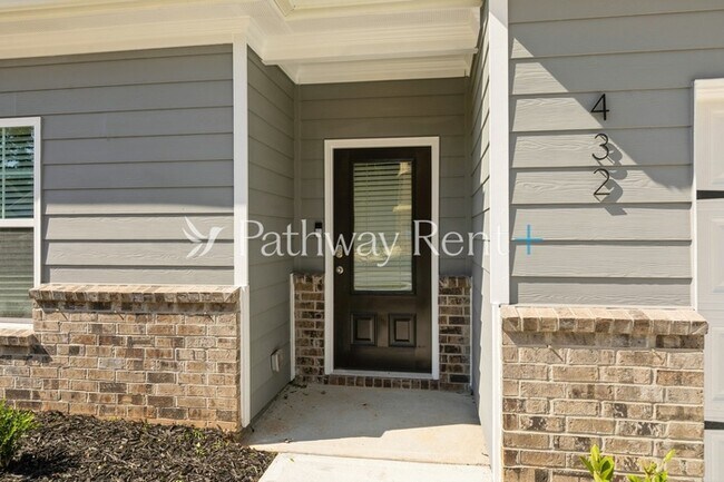 Photo - 606 Mackenzie Cv