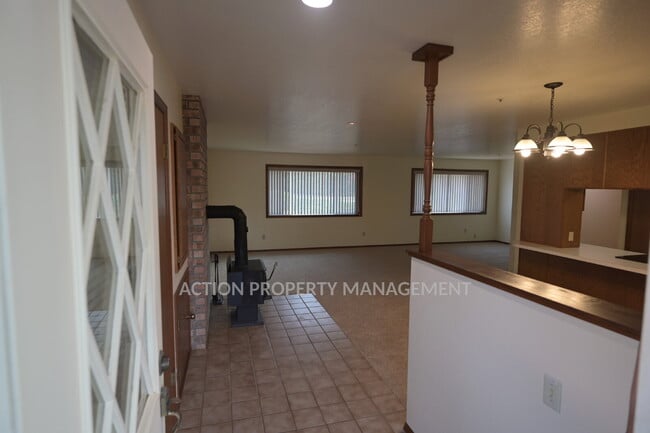 Photo - 2 bed 2 bath 1 car garage duplex in Sequim