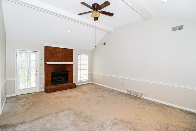 Photo - 423 Cairn Cove