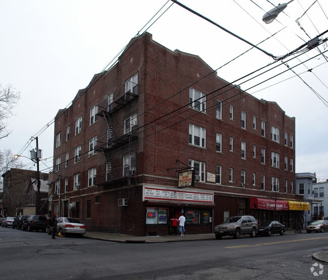 Renovated Kitchen - Make Yourself at Home Here Close to Journal Square - Renovated Kitchen - Make Yourself at Home Here Close to Journal Square