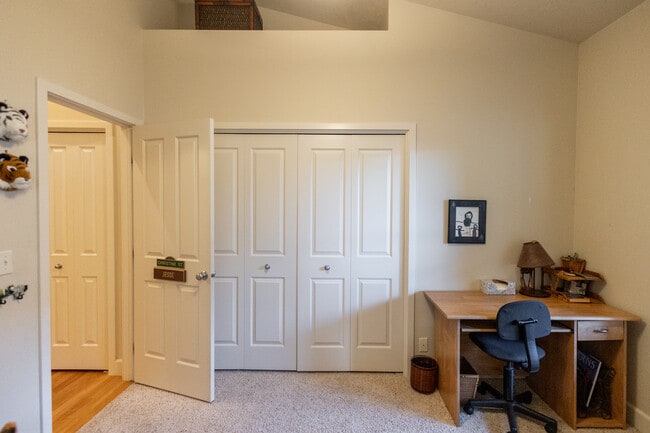 Photo - 2412 S Marypost Ave