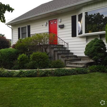 Building Photo - Soundview Rental