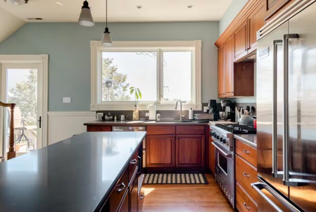 Photo - 675 Kansas St