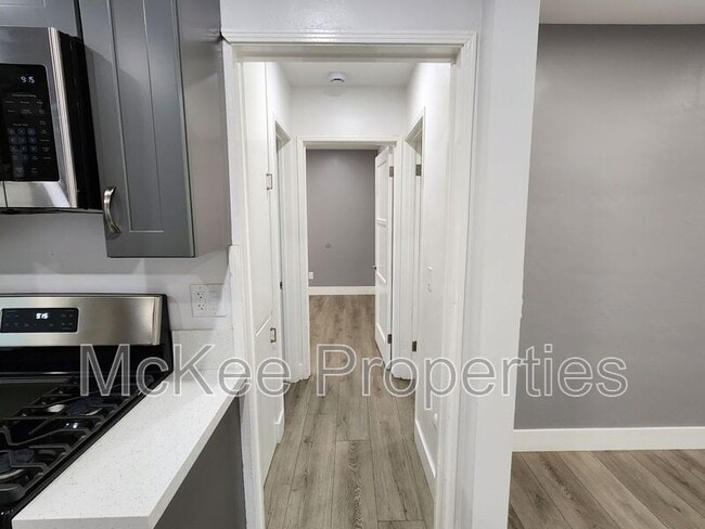 Photo - 1660 Cable St