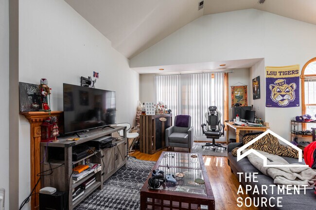 Photo - 920 N Paulina St Unit 2