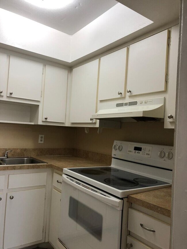 Photo - Green Tee - # 317 Unit # 317