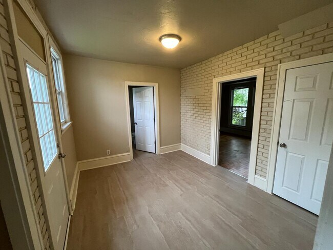 Photo - 804 S Memorial Dr