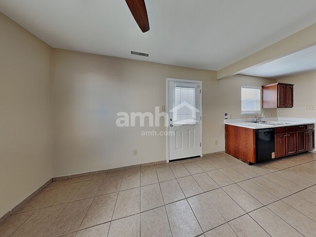 Photo - 1420 Dowell St