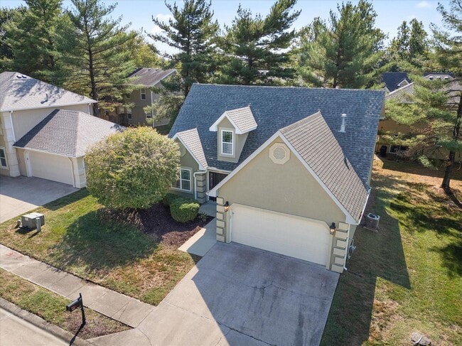 Photo - 412 N Village Cir