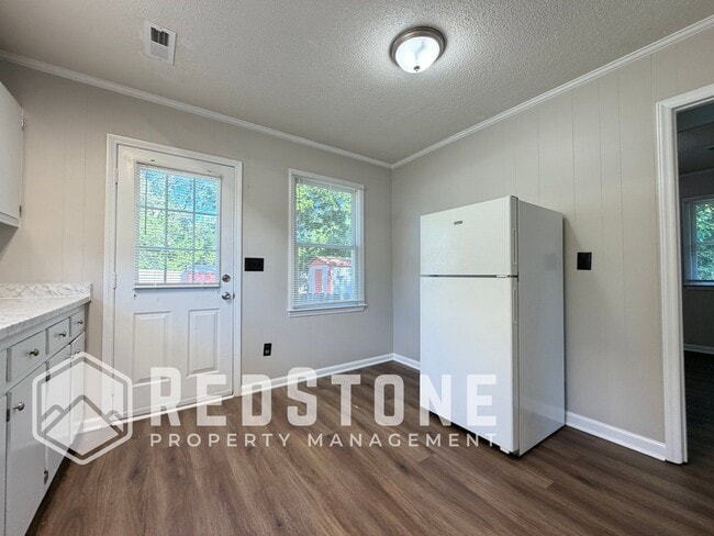 Photo - 327 E Parker St
