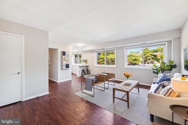 Building Photo - 3314 S 28th St Unit 304 Rental