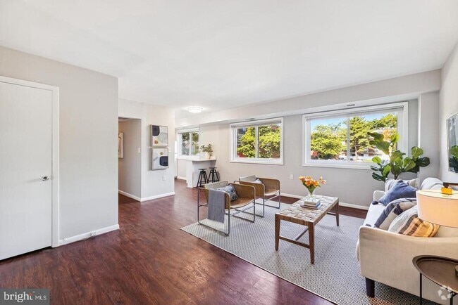 Building Photo - 3314 S 28th St Unit 304 Rental