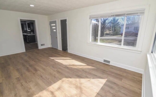 5 Lake St