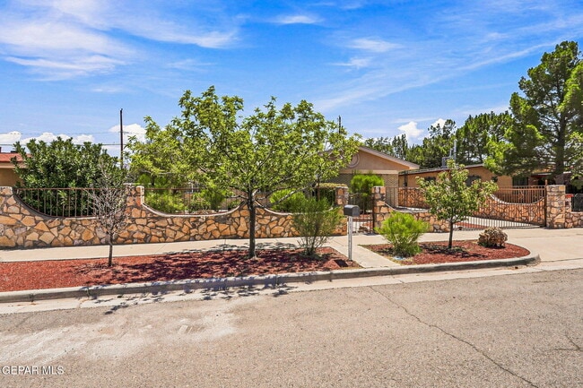 Photo - 6340 Modesta St
