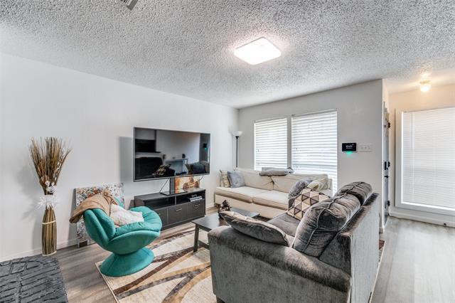 Photo - 519 Gibbins Ct