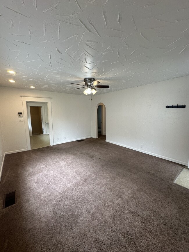 Photo - 2109 W 9th St