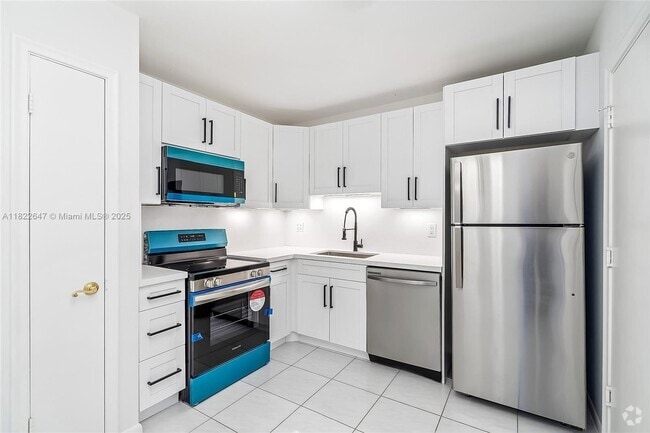 Building Photo - 4851 NW 21st St Unit 512 Rental