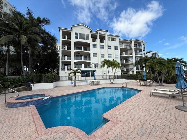 Building Photo - 1050 Seminole Dr Unit 2A