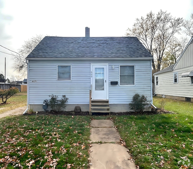 Building Photo - Two Bedroom Home